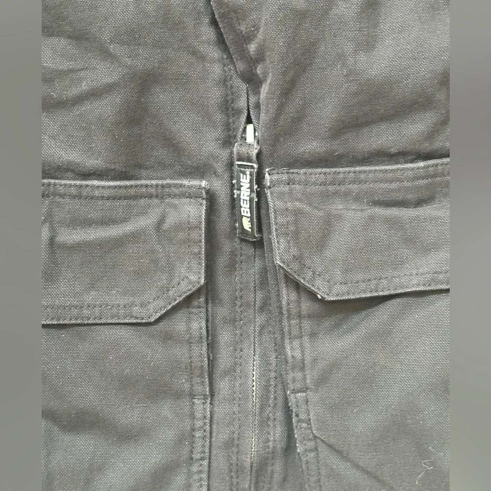 Black Berne utility vest with multiple pockets
